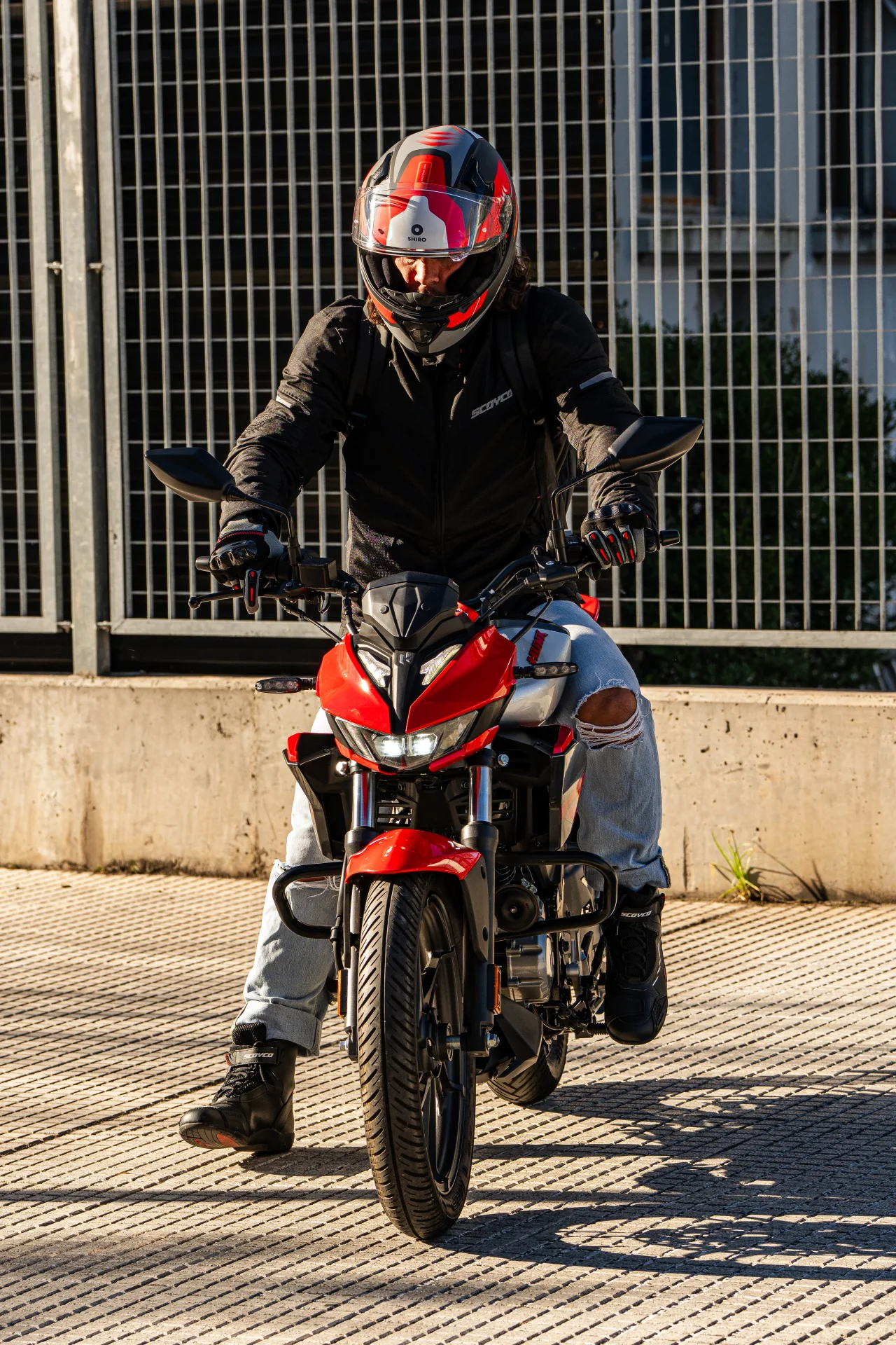Hero Hunk 125R Exterior — fotografía de Matías Margagliotti