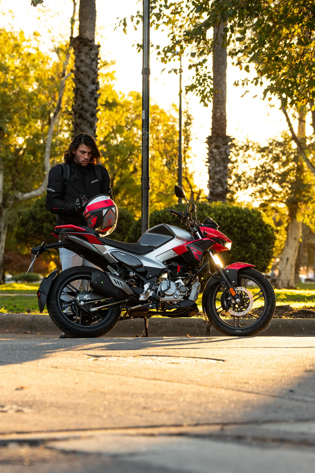 Hero Hunk 125R Exterior — fotografía de Matías Margagliotti